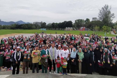Kira-kira 400 orang hadir sempena program #QuranHour For Gaza anjuran Rumah Ngaji Negeri Perak di Taman Rekreasi Sultan Abdul Aziz di sini pada Sabtu.