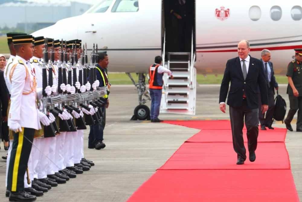 Putera Monaco, Putera Albert II berangkat tiba di sini hari ini bagi memulakan lawatan negara pertama selama empat hari ke Malaysia. - Foto Bernama