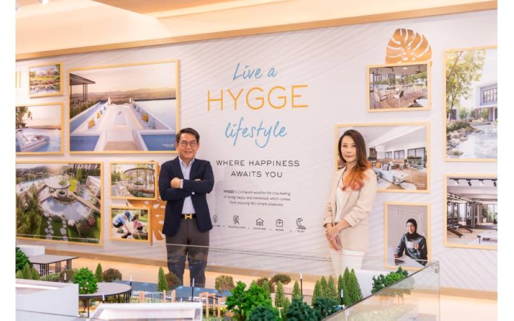 Ketua Pegawai Eksekutif Golden Land Berhad, Stewart Yap dan Pengurus Besar Kanan, Joan Kor, berkata, 