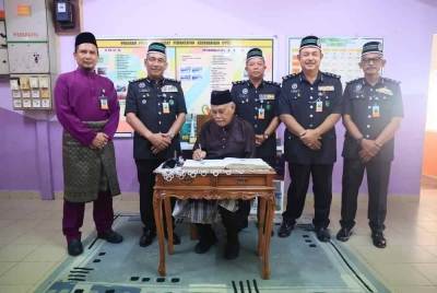 Mujaini merasmikan program pengajian Kelas Tahfiz Khairul Ummah Penjara Kajang.