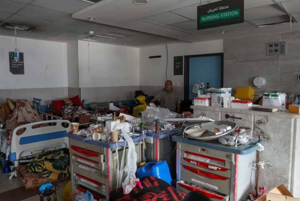 Beberapa pesakit terpaksa ditempatkan di dalam wad walaupun serba kekurangan.