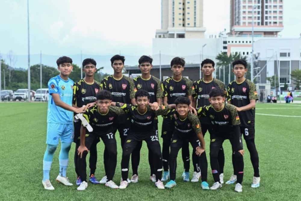 Kesebelasan utama SMK Meru.