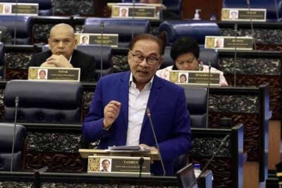 Perdana Menteri yang juga Menteri Kewangan Datuk Seri Anwar Ibrahim ketika sesi Waktu Pertanyaan-Pertanyaan Menteri pada persidangan Dewan Rakyat di Bangunan Parlimen pada Selasa. - Foto Bernama