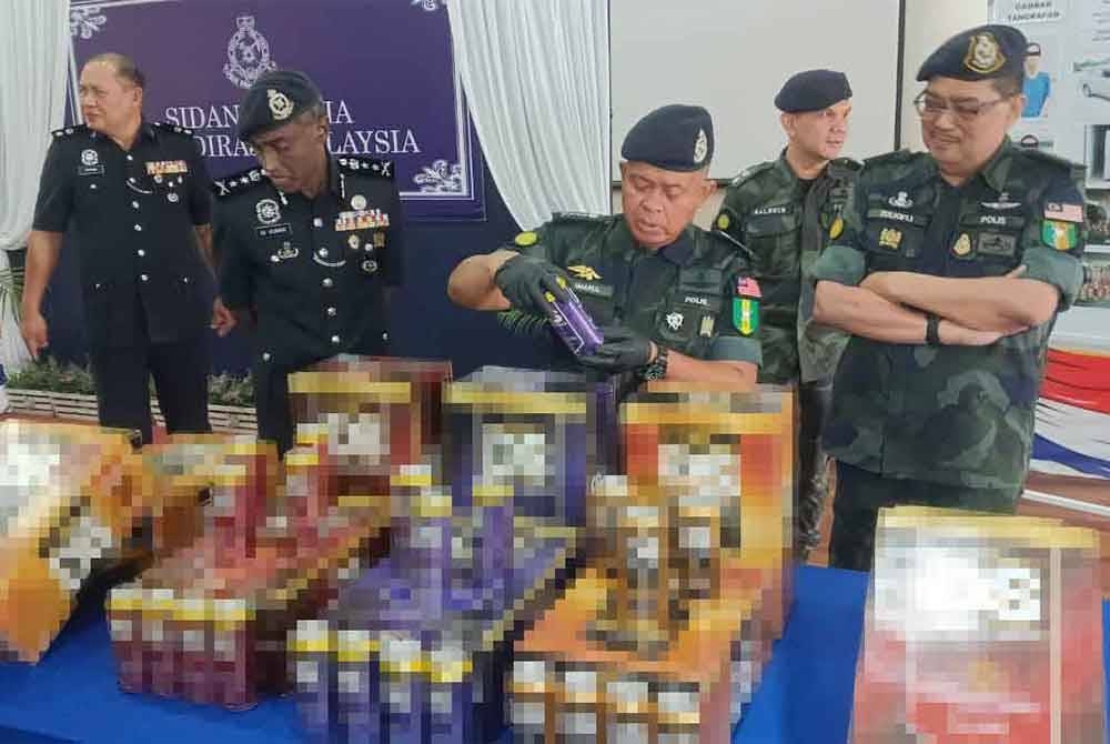 Antara minuman keras tiruan yang dirampas dalam serbuan di sebuah kilang dalam Kawasan Perindustrian Pasir Puteh, Pasir Gudang