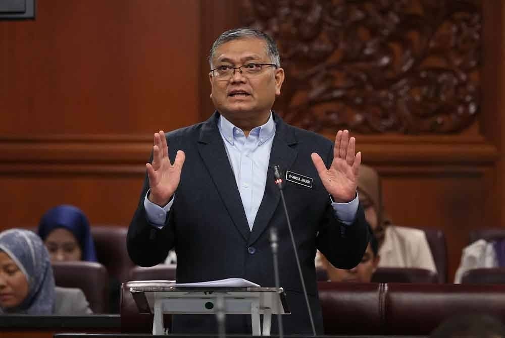 Shamsul Anuar ketika persidangan Dewan Negara di Bangunan Parlimen hari ini. - Foto Bernama