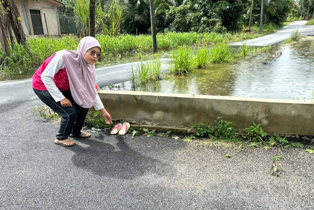 Selipar yang dipakai mangsa masih tertinggal di tepi tempat takungan air.