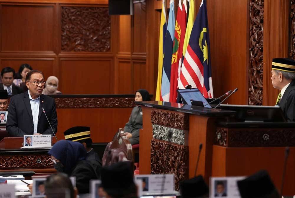 Anwar ketika Persidangan Dewan Negara di Bangunan Parlimen hari ini. - Foto: Bernama