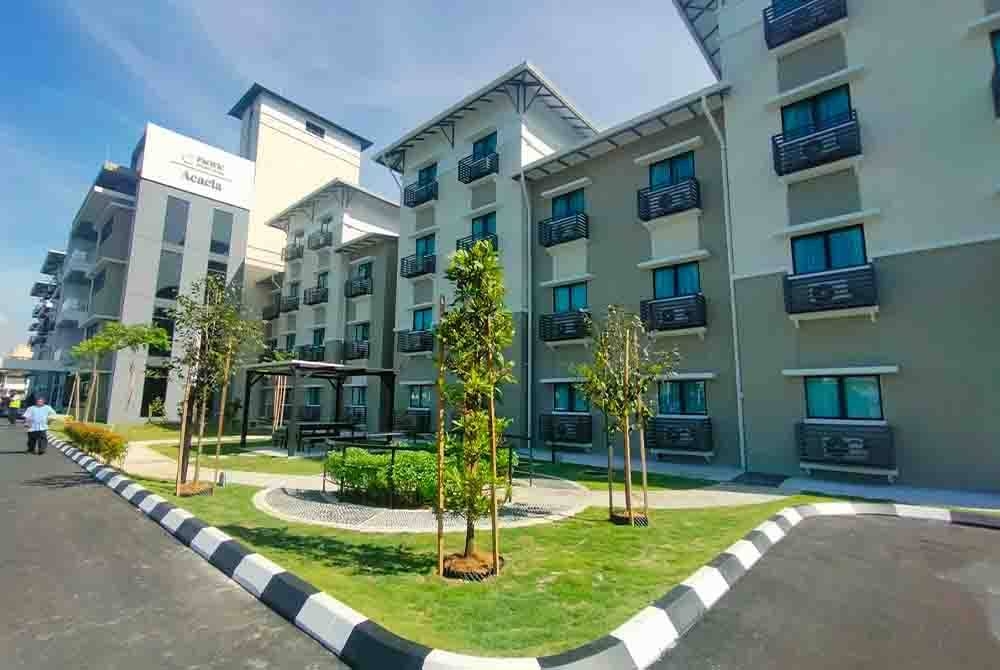 Acacia menampilkan suasana seolah-olah seperti berada di sebuah resort.