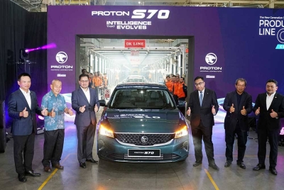 PROTON melancarkan model sedan kompak S70 dan menyasarkan penjualan lebih 3,000 unit sebulan bagi tahun pertama. - Foto Facebook Proton Cars