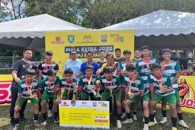 Fourians A melakar sejarah tersendiri apabila muncul juara Piala Extra Joss Bawah 16 tahun di Stadium MBPJ, baru-baru ini.
