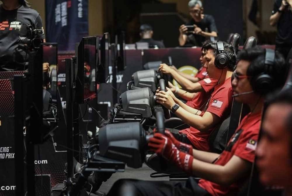 Pada masa sama, tanggapan masyarakat terhadap e-sukan juga telah berubah yang kini sudah mampu menjadi kerjaya kepada anak-anak muda, bukan lagi medium yang membuang masa.