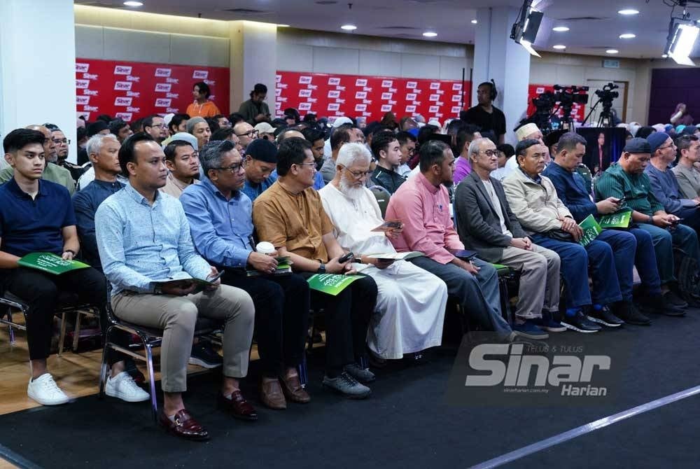Orang ramai ketika sesi khas bersama Ustaz Nouman Ali Khan: Ummah#GrandReset yang berlangsung di Kompleks Kumpulan Karangkraf pada Rabu. - FOTO SINAR HARIAN/MOHD HALIM ABDUL WAHID