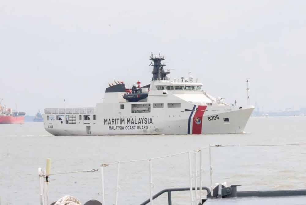 OPV1 bernombor 8305 berukuran 83 meter panjang dengan lebar 13.7 meter berkeupayaan melakukan operasi di laut dalam jangka waktu maksimum 21 hari tanpa ulang bekal.