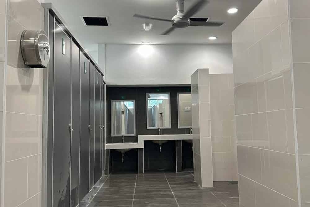 Tandas di kawasan R & R Gelang Patah arah selatan.