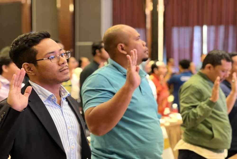 Wakil syarikat vendor berdaftar dengan LZS membuat Ikrar rasuah.