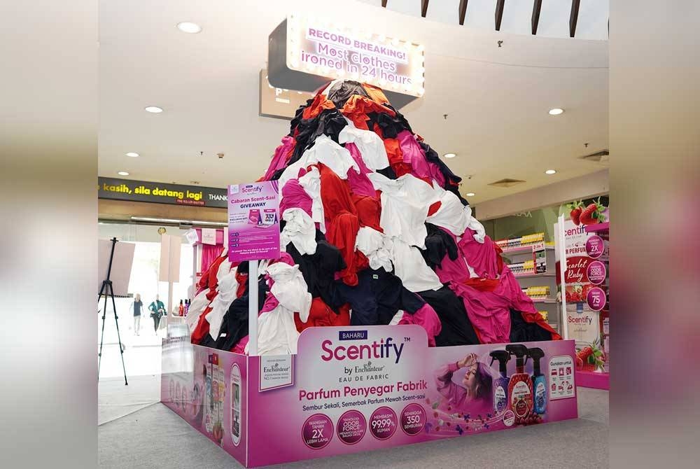 10,000 helai pakaian yang berjaya digosok dalam tempoh 24 jam.