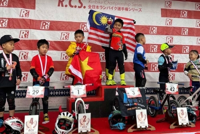 Maleeq (tengah) menjadi anak Malaysia pertama berjaya menjuarai Siri RSC Jepun musim ke-12 baru-baru ini.