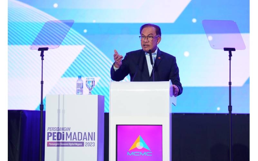 Anwar ketika berucap sempena perasmian Persidangan PEDi MADANI 2023 di PICC, Putrajaya.