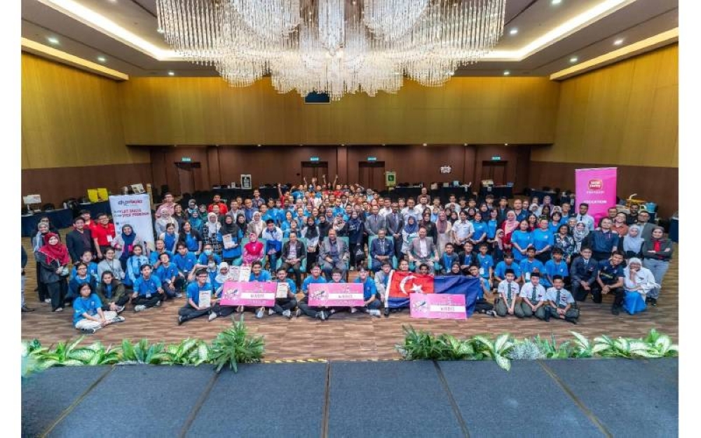 Acara Kemuncak SDYIC 2023 menghimpunkan 15 kumpulan finalis termasuk empat kumpulan pelajar perempuan serta enam kumpulan dari Sabah dan Sarawak.