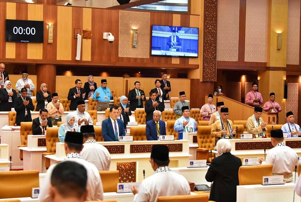 Anggota Dewan dibenarkan untuk memakai mafla Palestin sepanjang Persidangan DUN berlangsung sebagai tanda solidariti terhadap perjuangan di Palestin.