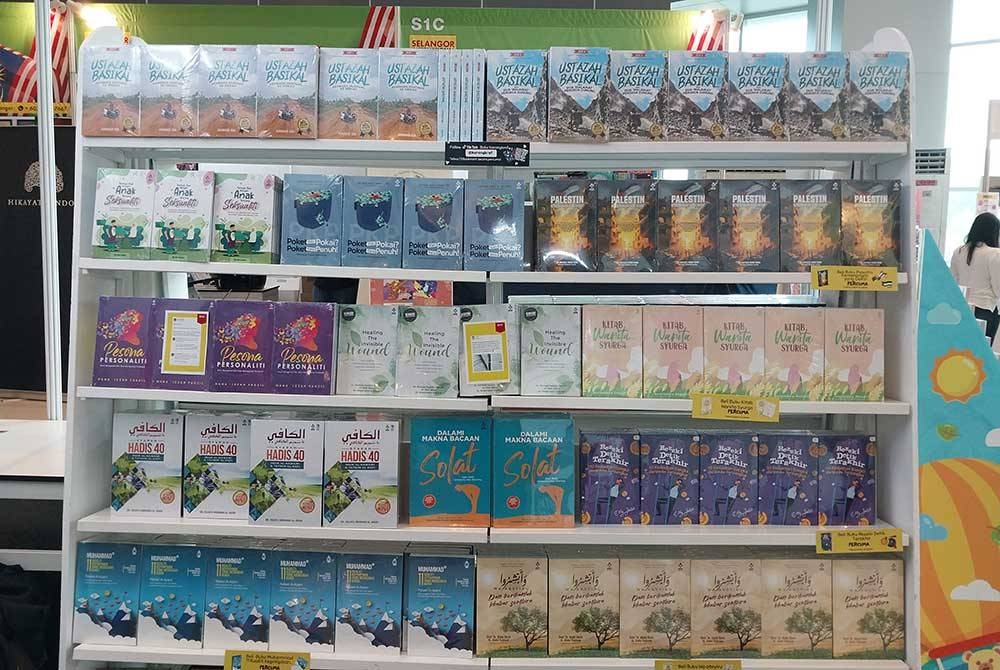 Buku dan karya yang boleh didapati di reruai Karangkraf sempena SIBF 2023.