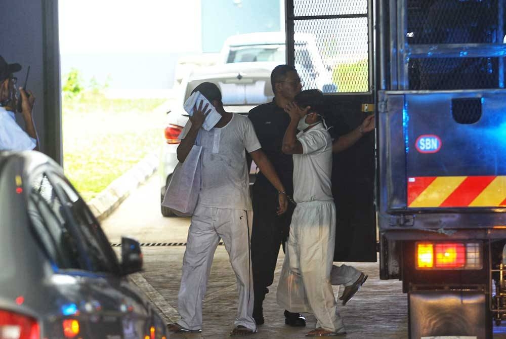 Mahkamah Tinggi Seremban pada Jumaat memerintahkan tiga daripada empat lelaki termasuk seorang doktor membela diri berhubung pertuduhan membunuh seorang lelaki warga asing pada 2019.