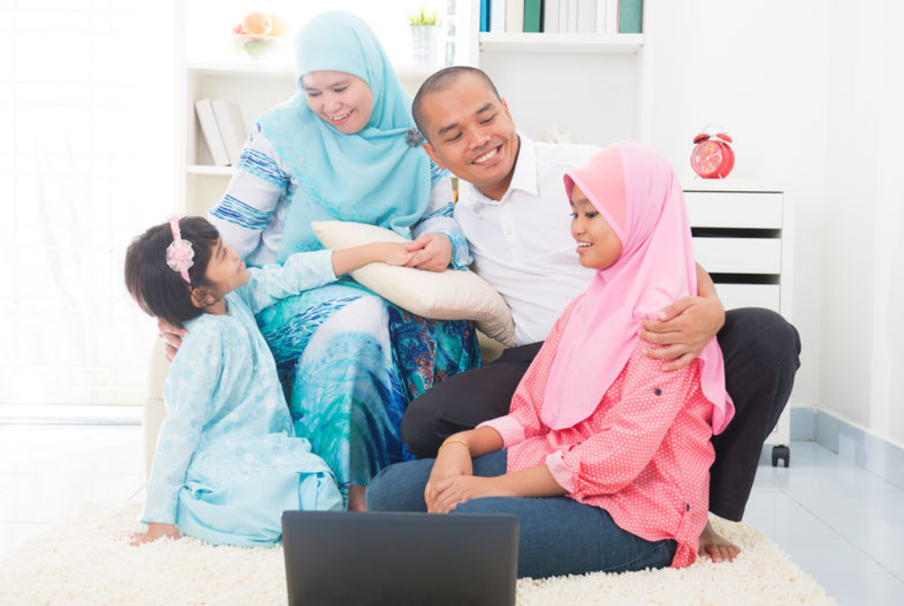 KEDUDUKAN anak dalam sesebuah keluarga adalah berbeza untuk mendapat habuan faraid walaupun kehadiran mereka perlu dijaga dan dilindungi. Anak kandung lebih terjamin faraidnya kerana hubungan nasab.