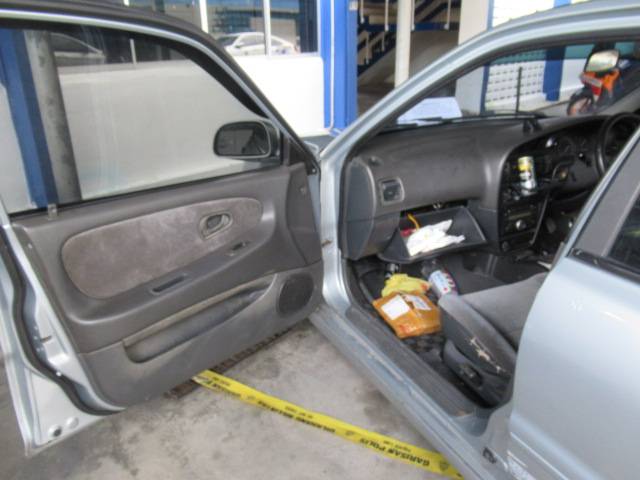 Kereta Proton Wira yang dinaiki suspek. 