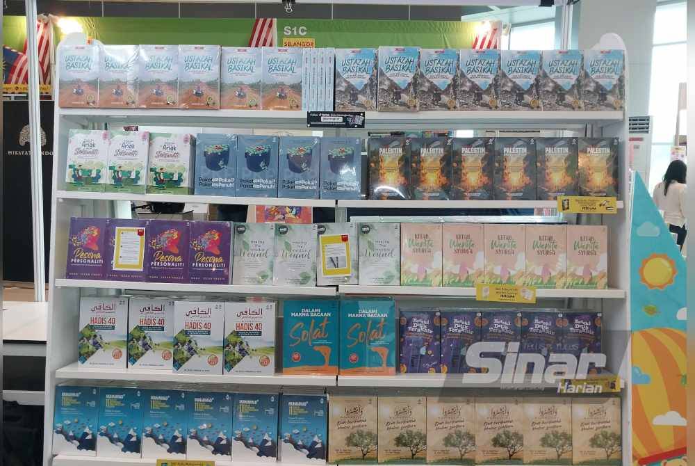 Buku dan karya yang boleh didapati di reruai Karangkraf sempena SIBF 2023.