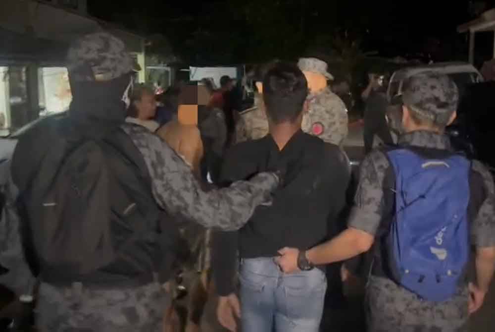 Antara warga asing yang ditahan dalam operasi di kawasan setinggan di Kampung Pantai Dalam, Kuala Lumpur pada Sabtu.