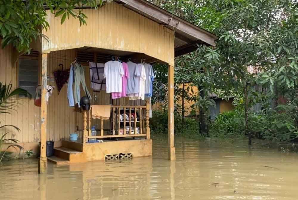 Situasi banjir di Kelantan semakin buruk apabila jumlah mangsa terkini mencecah 1,351 orang pada Sabtu.
