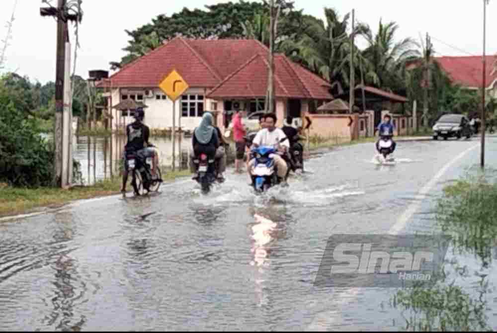 Laluan ke Kampung Takang menjadi tumpuan penunggang motosikal.