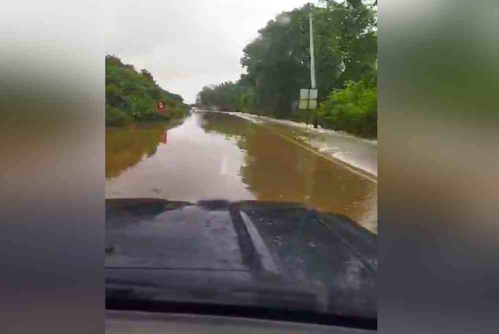 
Laluan utama iaitu melibatkan jalan Rantau Panjang Lama, Tersang ke Jeram Perdah hanya boleh dilalui oleh kenderaan pacuan empat roda dan berat sahaja. - Foto pembaca