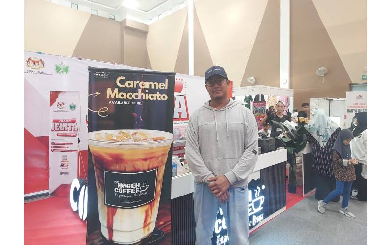 Azroy kini sudah mempunyai 45 cawangan Hogeh Coffee di seluruh negara termasuk Sabah dan Sarawak.