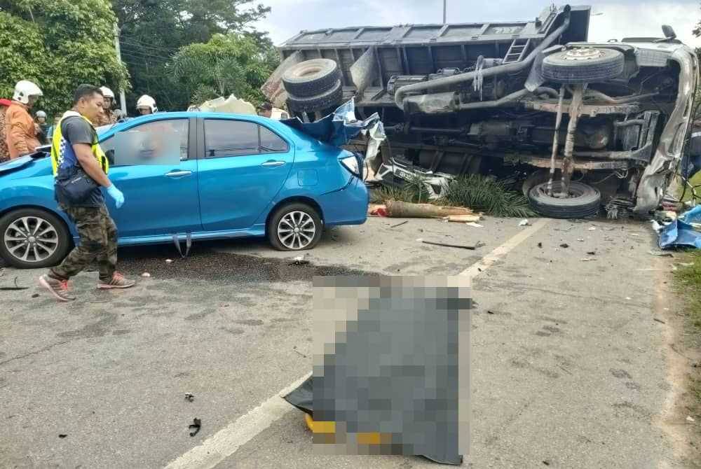 Dua wanita maut selepas terlibat dalam kemalangan melibatkan empat buah kenderaan di Jalan Kolon, Pokok Sena pada pagi Ahad.