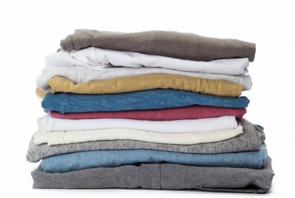 DAPATKAN keizinan daripada waris terlebih dahulu jika ingin mengambil kain baju milik si mati. -Gambar hiasan/ Foto: FREEPIK