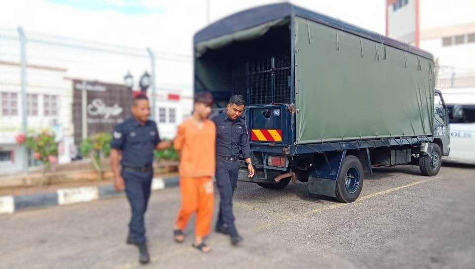 Seorang pekerja kedai makan mengaku bersalah di Mahkamah Majistret Bahau di sini pada Selasa atas pertuduhan mencabul remaja perempuan bawah umur pada Oktober lalu.
