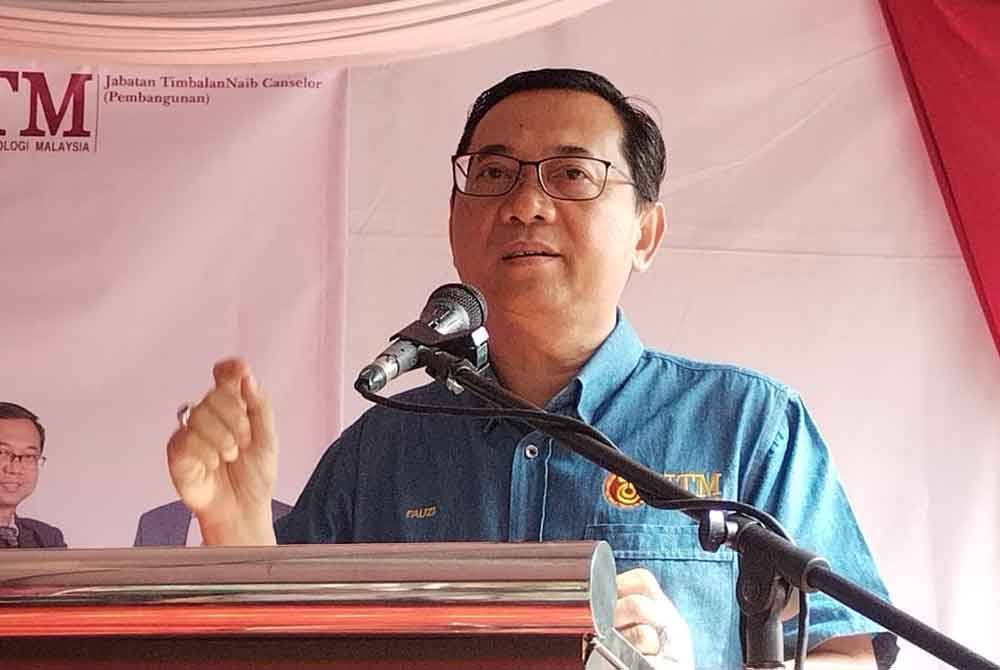 Ahmad Fauzi ketika berucap sempena majlis penyerahan berkenaan.