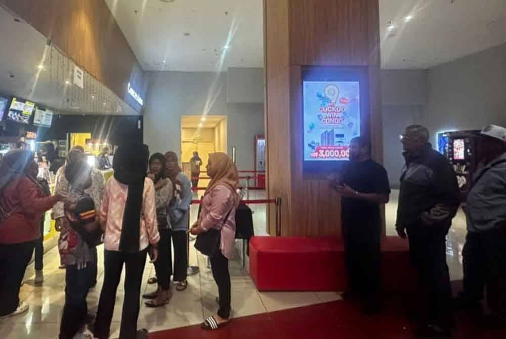 Peserta yang diraikan turut diberikan makanan ringan secara percuma.