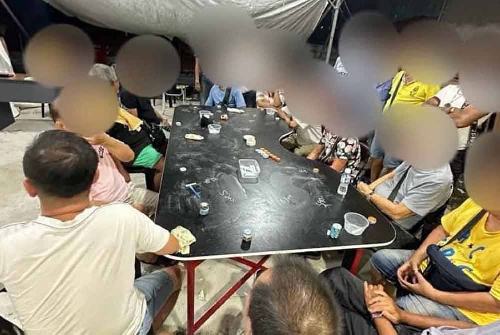 23 lelaki termasuk 11 warga emas ditahan kerana terlibat dalam kegiatan judi haram di Bayan Lepas pada Isnin.