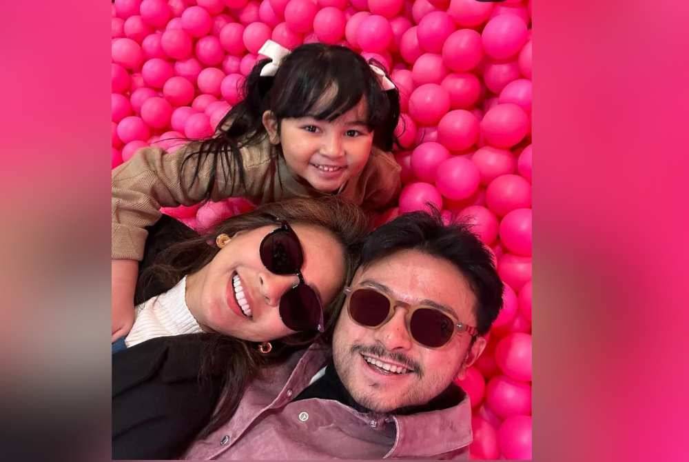 Jovian dan Nina Sabrina dikurniakan seorang cahaya mata Jeanelle Nika.