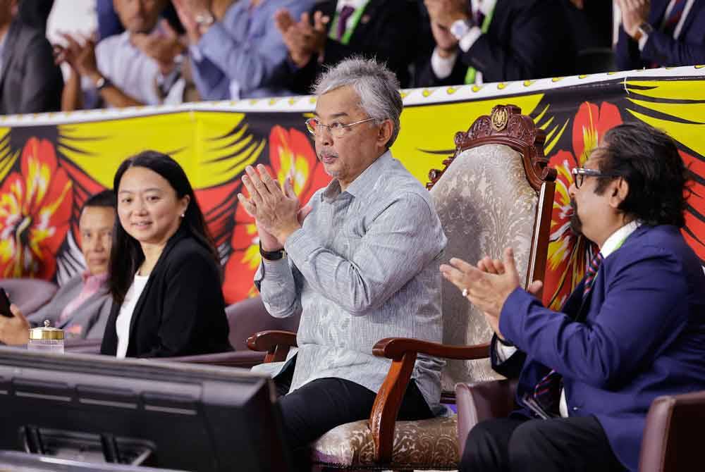 Yang di-Pertuan Agong Al-Sultan Abdullah Ri’ayatuddin Al-Mustafa Billah Shah berkenan menghadiri perlawanan peringkat kumpulan Hoki Piala Dunia Remaja 2023 Malaysia menentang Chile di Stadium Hoki Nasional pada Selasa. - Foto Bernama.