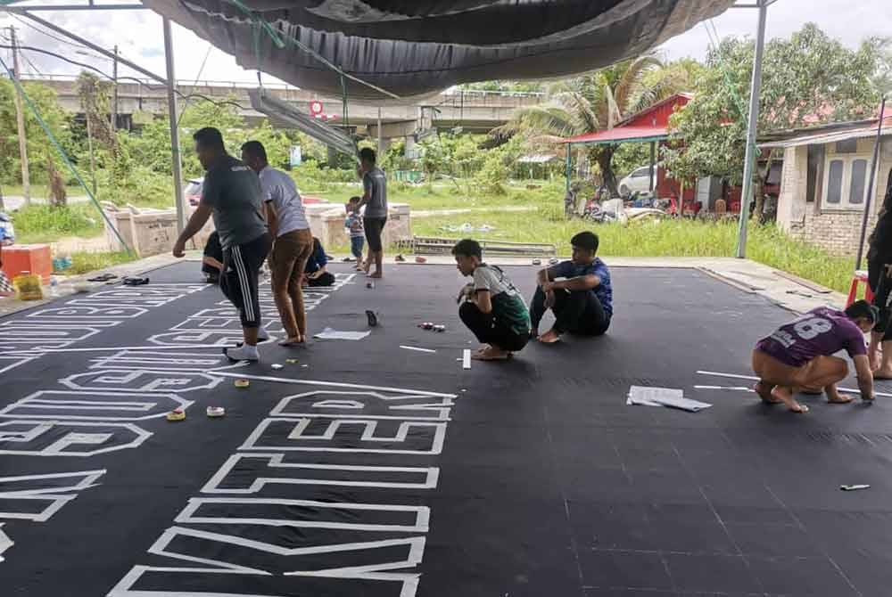 Geng 12 FC Terengganu melakukan persiapan untuk memberi sokongan kepada TFC.