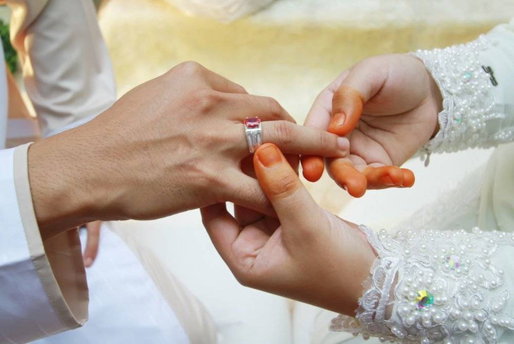 WALAUPUN bergurau pada asalnya dibenarkan, tetapi ia boleh menjadi haram sekiranya mengandungi unsur seperti mempermainkan agama Islam. Misalnya ungkapan 'katakanlah perempuan boleh poligami'.