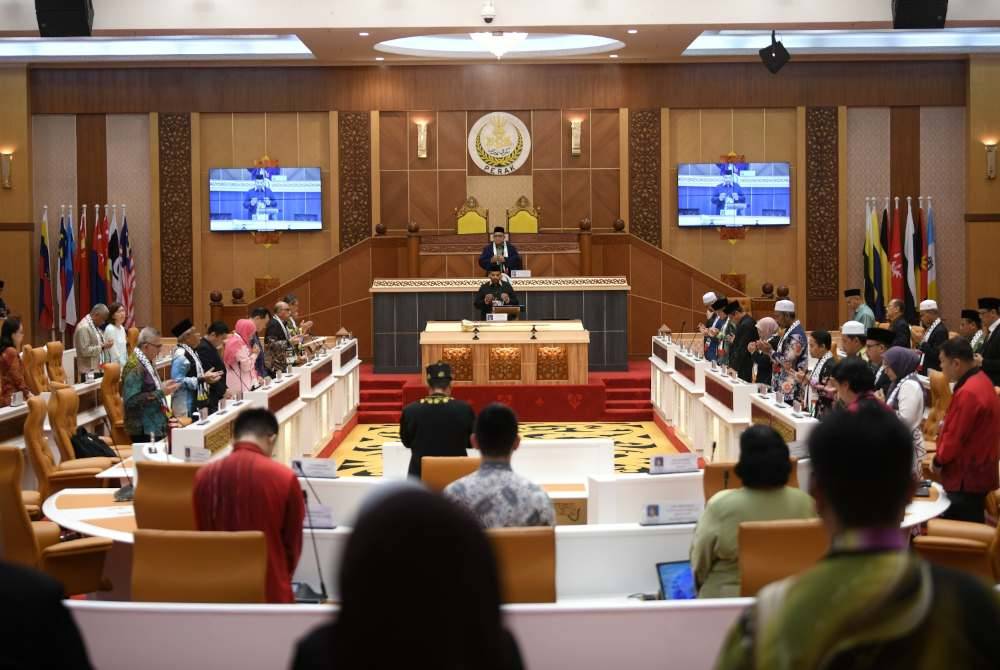 DUN Perak meluluskan secara sebulat suara Belanjawan Negeri Perak 2024 sempena Sidang DUN Perak pada Khamis.