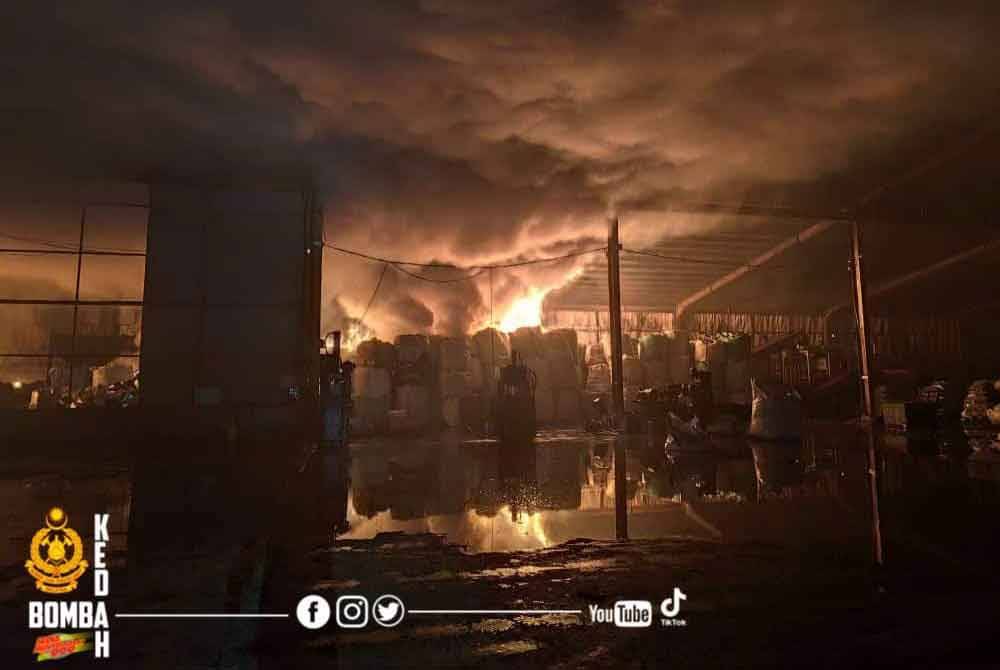 Operasi memadam kebakaran kilang di Bukit Selambau dilaporkan mengambil masa beberapa hari, sehingga mencecah kira-kira 80 jam.