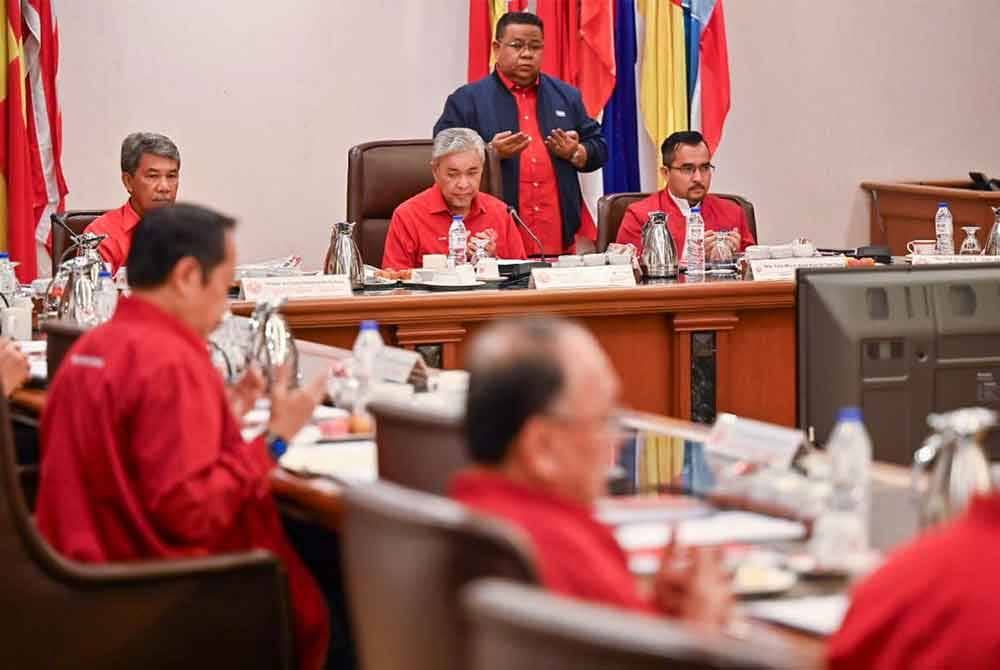 Gerakan pembersihan UMNO secara agresif oleh pucuk kepimpinan parti itu dibimbangi mewujudkan persepsi tiada lagi ruang demokrasi di dalam parti itu.