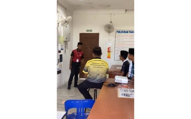 Penyertaan daripada Sekolah Menengah Imtiaz Yayasan Terengganu (YT), Setiu, Terengganu.