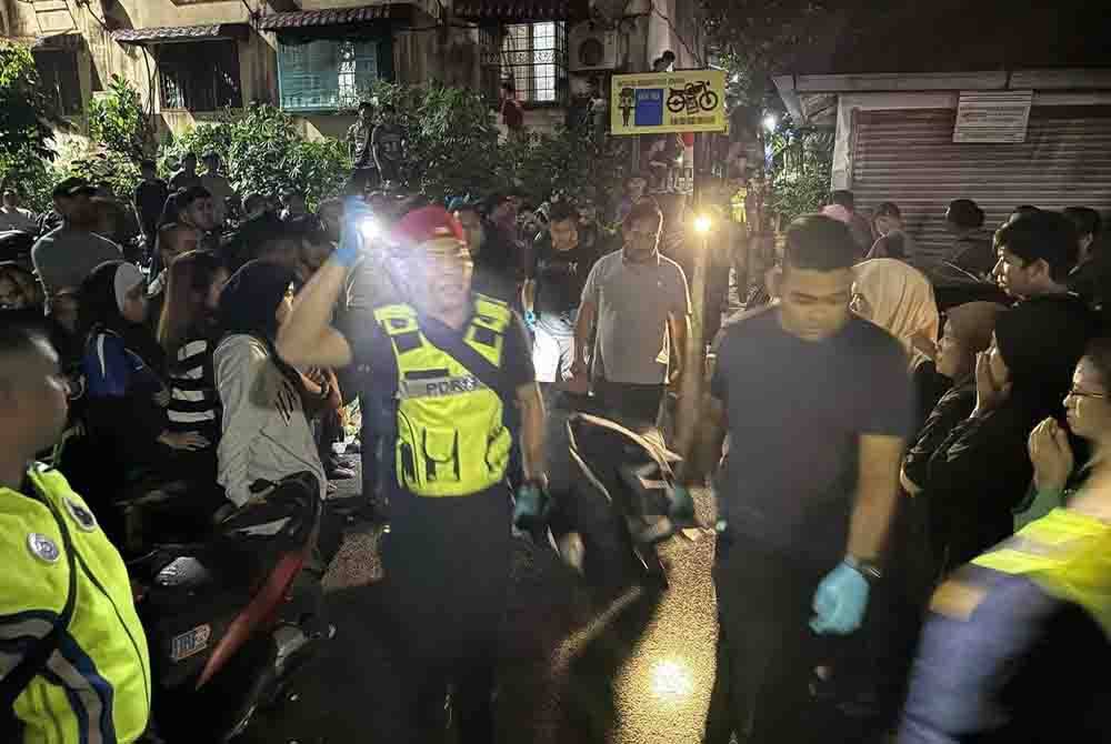 Mangsa sebelum ini dilaporkan hilang di kawasan kediamannya di tengah hari Selasa lalu sebelum ditemui terbaring di sungai yang jaraknya kira-kira 200 meter dari blok kediamannya pada malam Rabu.