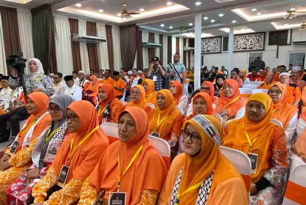 Kepimpinan wanita Amanah yang hadir pada Konvensyen Amanah Negeri Kelantan di Bachok pada Jumaat.